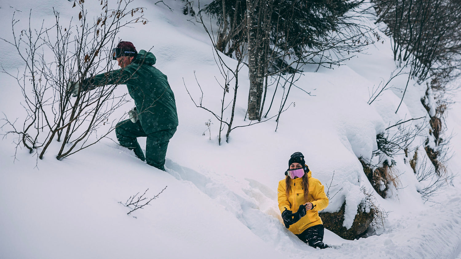 Daan & Indy Snow Walk